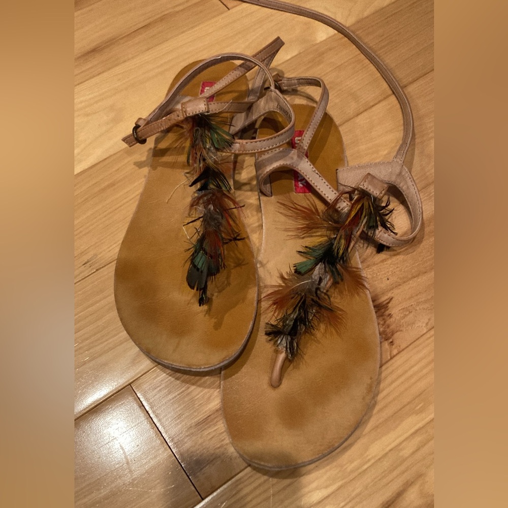 Union Bay Flat Feather with Buckle Sandals